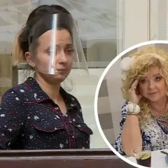 Kobieta w przyłbicy w restauracji, obok Magda Gessler z kolorowymi patelniami w tle.