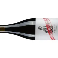 Butelka wina Giuliana Vicini, Montepulciano d'Abruzzo Denominazione di Origine Controllata, z rysunkiem postaci i czerwonymi pociągnięciami pędzla.