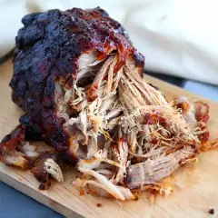 Soczysty pulled pork, idealny do kanapek. Prosty pulled pork przepis na pyszne danie.