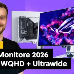 Mann lächelt neben einem PC-Gehäuse und einem OLED Monitor Test mit ROG-Logo. Der Text "OLED Monitore 2026" ist sichtbar.