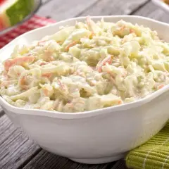 Jak przygotować surówkę jak z KFC, która zachwyci Twoich gości