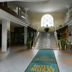 Dlaczego upadł hotel Murat w Redzie? Kluczowe przyczyny i skutki