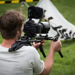 Co to operator filmowy? Wszystko o roli, zarobkach i karierze DoP.