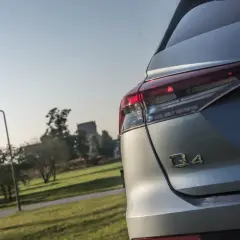 Tylne światła przeciwmgielne w Audi Q4. Czy są obowiązkowe? Zapytajmy kierowcę.
