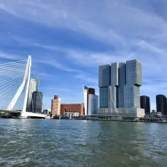 Gdzie leży Rotterdam? Odkryj jego wyjątkowe położenie w Holandii