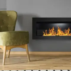Sillón verde junto a una chimenea moderna con llamas danzantes. El humo de la chimenea crea un ambiente acogedor.