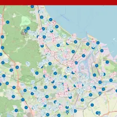 Mapa pokazuje rozmieszczenie przystanków i linii **Gdańsk public transport**. Widoczne są liczne punkty z numerami linii i pojazdów.
