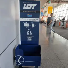 Czy na lotnisku Chopina jest waga? Uniknij opłat za nadbagaż