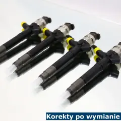 Cztery nowe wtryskiwacze diesla z żółtymi zatyczkami, gotowe do montażu, zapewniają prawidłowe wartości wtryskiwaczy.
