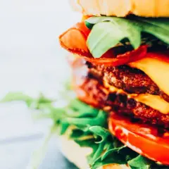 Jakie warzywa do burgera? Odkryj najlepsze dodatki dla smaku