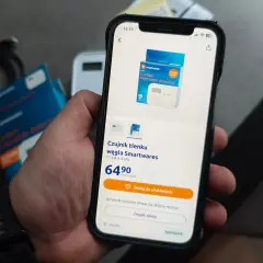 W aplikacji Action przeglądam czujnik tlenku węgla Smartwares. Cena 64,90 zł.