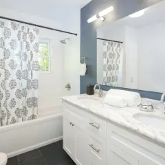 Cortinas de baño: ¿Mampara o cortina? Elige, instala y mantén