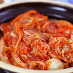 W czym kisić kimchi? Sekret smaku i bezpieczeństwa kiszonki
