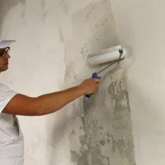 Czym gruntować gładź, aby uniknąć pęknięć i osłabienia?