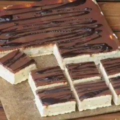 Ciasto Kinder Bueno: Przepis krok po kroku na domowy hit!