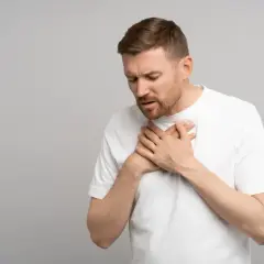 Skąd się bierze czkawka? Przyczyny i co z nią zrobić, aby nie męczyła