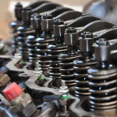 Jak ścisnąć samoregulator linki sprzęgła? Poradnik krok po kroku