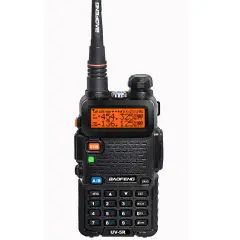 Czarny radiotelefon Baofeng UV-5RHT z pomarańczowym wyświetlaczem pokazującym częstotliwości.