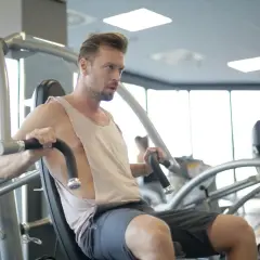 Ejercicios de pecho en el gimnasio para maximizar tu desarrollo muscular