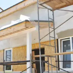 Kiedy montować drzwi wewnętrzne, aby uniknąć błędów w wykończeniu?