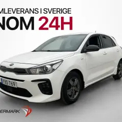 Vit Kia Rio, redo för en snabb leverans i Sverige. En perfekt bil för din nästa kia rio test.