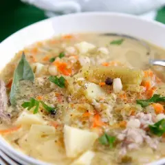 Idealna zupa ogórkowa? Dodaj ogórki, gdy ziemniaki są miękkie!