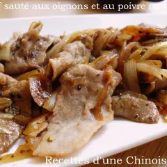 Boeuf sauté aux oignons, un plat savoureux et parfumé, prêt à être dégusté.