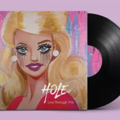 Diseño de portadas de discos: retrato de muñeca con maquillaje corrido y labios brillantes, junto a un vinilo negro.