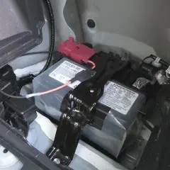 Gdzie jest akumulator 12V w RAV4 Hybrid? Wszystko, co musisz wiedzieć