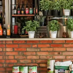 Gdzie zjeść w Dębkach? Odkryj najlepsze restauracje i dania
