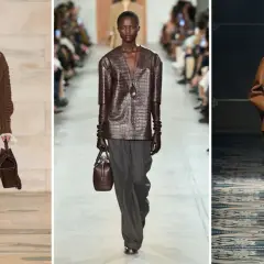 Modelli sfilano con outfit eleganti in varie tonalità di colore marrone. Un look presenta un maglione lavorato a maglia, un altro una giacca effetto coccodrillo, e il terzo un completo giacca e gonna.