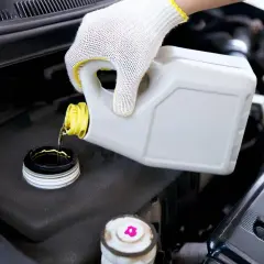 Maintenir la sécurité de votre véhicule est essentiel. Savoir quand changer le liquide de frein est crucial pour des performances optimales.