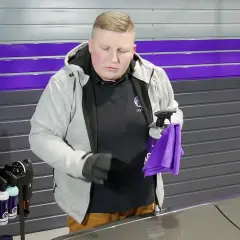 Czym odtłuścić auto przed woskowaniem, aby uzyskać idealny efekt?