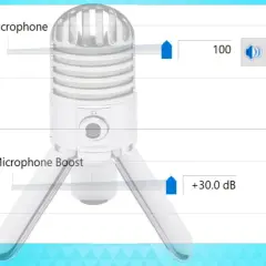 Das Mikrofon ist zu leise. Die Lautstärke ist auf 100, aber der Mikrofon-Boost ist nur auf +30 dB eingestellt.