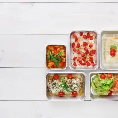 Koszty cateringu na osobę: Ile zapłacisz i jak zaoszczędzić?