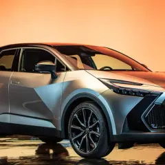 Toyota C-HR, un'auto dal design audace. Valutiamo i suoi pregi e difetti per capire se è la scelta giusta.