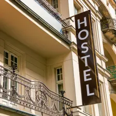 Jak wygląda nocleg w hostelu? Oczekiwania i rzeczywistość, które zaskakują