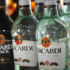 Najlepsze drinki z rumem Bacardi, które zaskoczą Twoich gości