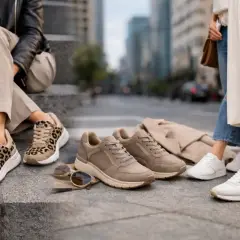 Zapatillas woman con estampado de leopardo y modelos en tonos neutros, perfectas para un paseo urbano.