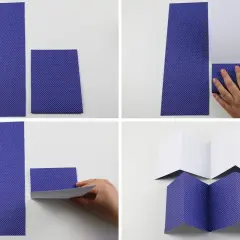 Schritt-für-Schritt-Anleitung, wie man eine Klappkarte basteln kann. Papier wird gefaltet und zusammengeklebt.