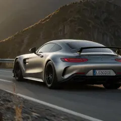 Dlaczego Mercedes GT4 tak podbija serca kierowców? Odkrywamy!