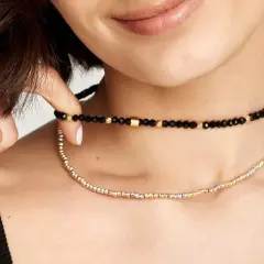 Jak nazywa się naszyjnik tuż przy szyi? Poznaj choker i stylizuj!