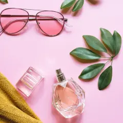 Perfumy na co dzień: Jak wybrać idealny zapach do pracy i na lato?