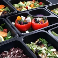 Jak wybrać catering dietetyczny, aby uniknąć nietrafionych wyborów?