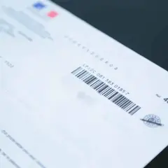 Un document officiel avec un code-barres et la mention "modèle de lettre de demande de médiation".