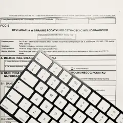 Formularz PCC-3 z klawiaturą. Deklaracja podatkowa w sprawie podatku od czynności cywilnoprawnych.
