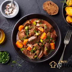 Gulasz z karkówki: przepis krok po kroku na idealne mięso!