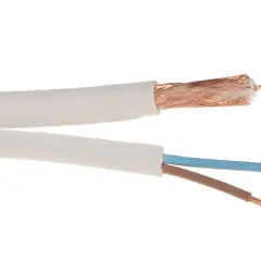Kabel koncentryczny i dwa przewody zasilające, idealne do instalacji, gdy zastanawiasz się, jaki kabel do kamery zewnętrznej wybrać.