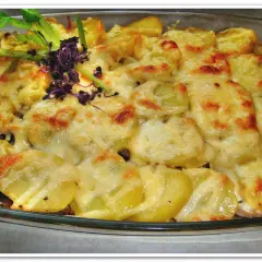 Szybka zapiekanka ziemniaczana z pieczarkami, która zaskoczy smakiem