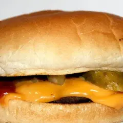 Jak zrobić hamburgera McDonald's w domu? Poznaj sekrety!